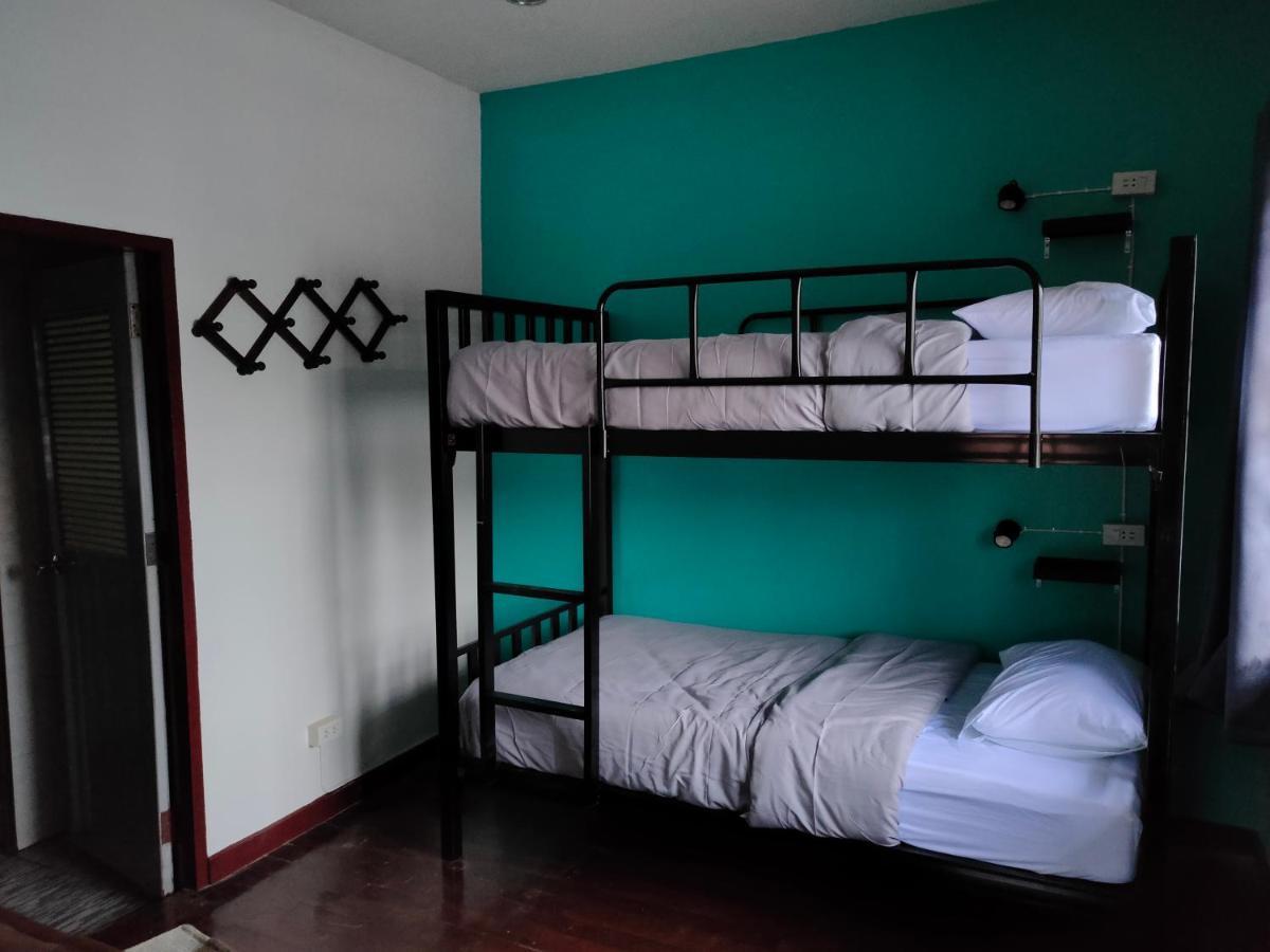 Blue Moon House - A Budget Hostel For Easy Travellers شيانغ ماي المظهر الخارجي الصورة